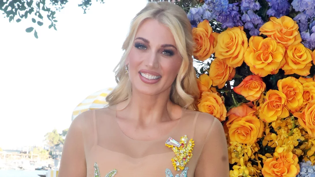 Εγκυμονούσα στα λευκά η Κωνσταντίνα Σπυροπούλου | Η αδημοσίευτη φωτογραφία με τον Βλάσση της