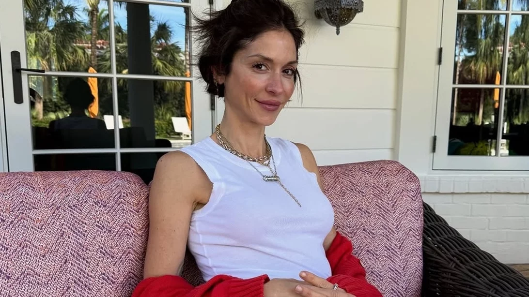 Πώς να φορέσεις το wide leg παντελόνι όπως η Σοφία Καρβέλα