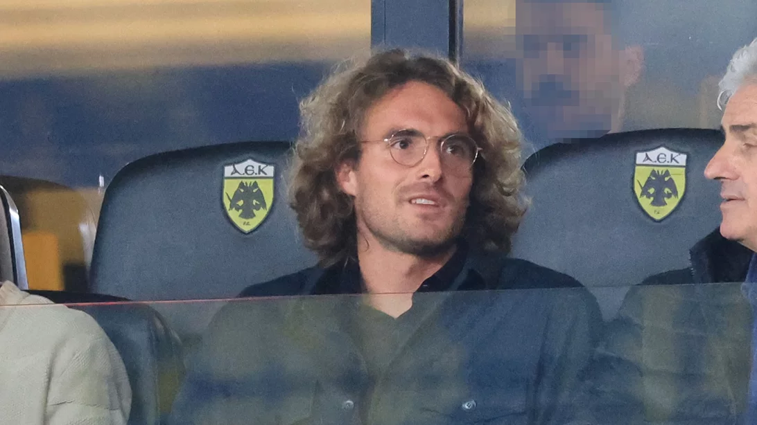 Στέφανος Τσιτσιπάς | Η οικογενειακή έξοδος στο γήπεδο μετά την αφαίρεση του διπλώματός του