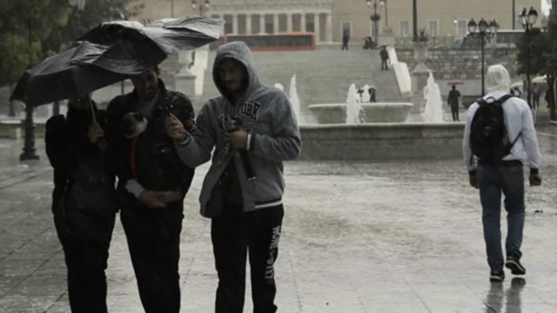 Έκτακτο δελτίο επιδείνωσης καιρού με βροχές και καταιγίδες από την Τρίτη | Πότε θα "χτυπήσουν" την Αττική