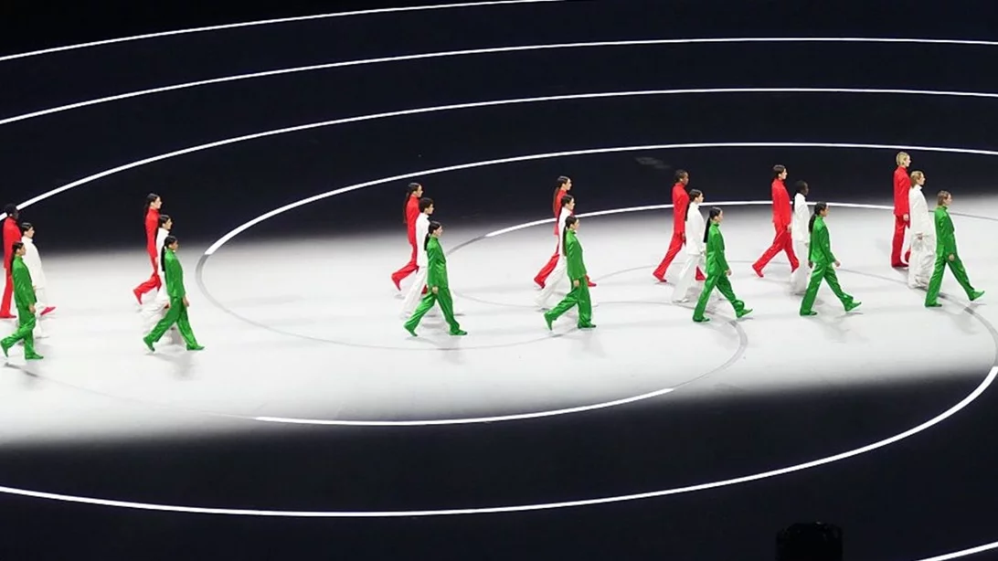 O φόρος τιμής στον Giorgio Armani στην τελετή έναρξης των Χειμερινών Ολυμπιακών Αγώνων του 2026