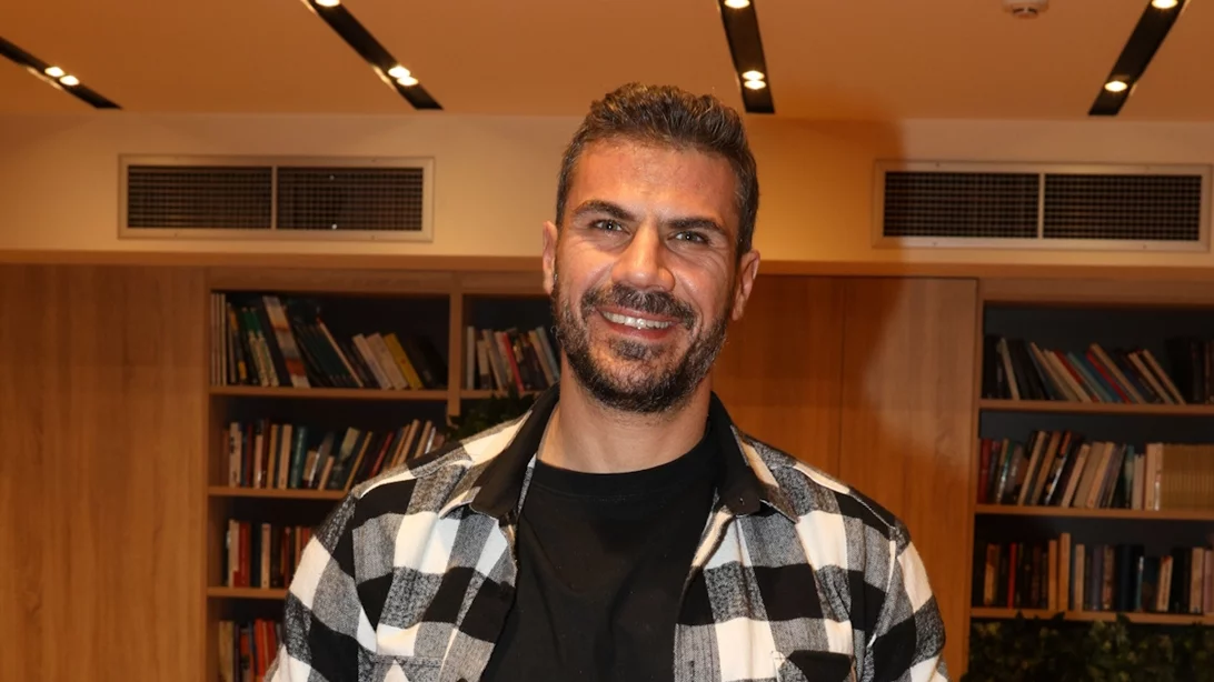 Ο Αχιλλέας και η Ακυλίνα Πετρετζίκη είναι τα πιο αγαπημένα αδέρφια | Χέρι - χέρι στη βόλτα με τον μπαμπά τους