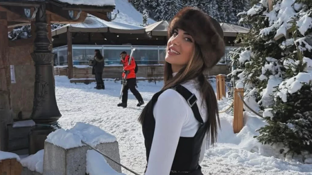 Η Σταματίνα Τσιμτσιλή δημιούργησε το ιδανικό look για χιόνια με τρία basic κομμάτια