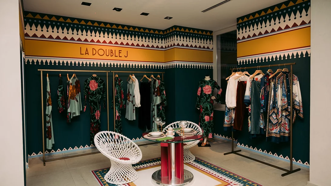 Luisa World x La DoubleJ | Δύο ημέρες βυθισμένες στο χρώμα, την ενέργεια και τη φιλοσοφία της JJ Martin.