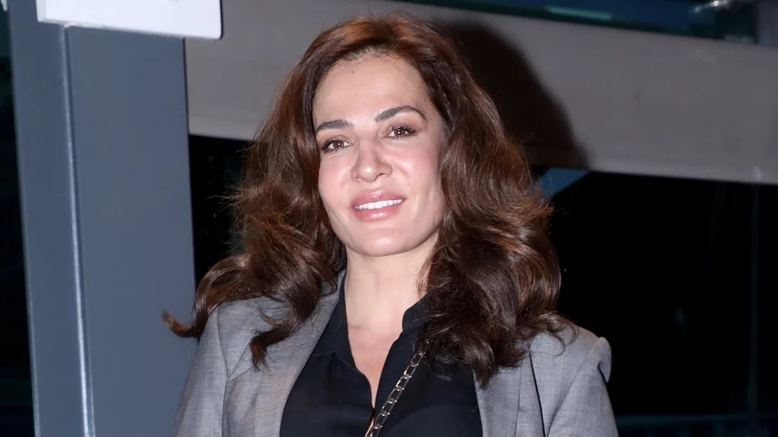 Η Δήμητρα Ματσούκα χωρίς μακιγιάζ σε βόλτα στο κέντρο της Αθήνας