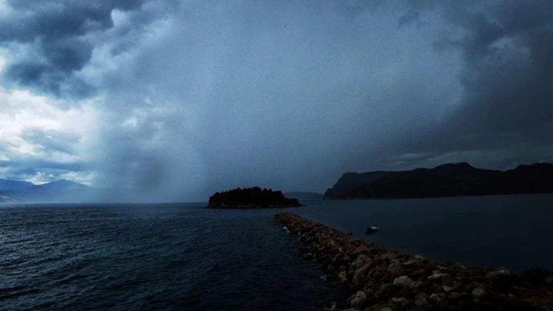 Ισχυρές βροχές και καταιγίδες έως την Πέμπτη - Πού θα εκδηλωθούν