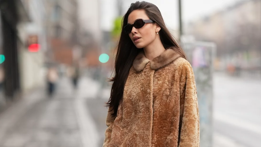 Γιατί το λάδι μαλλιών σου σε κάνει να "φριζάρεις" περισσότερο όταν βρέχει;