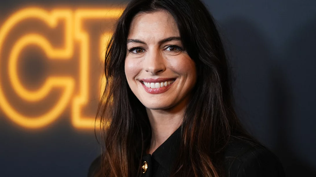 Ο νέος ρόλος της Anne Hathaway στη μικρή οθόνη σε μια απίστευτη ιστορία απαγωγής και πίστης