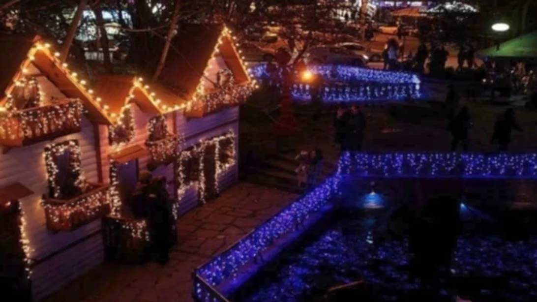 Χριστουγεννιάτικη Ελλάδα: Θεματικά πάρκα, ορεινοί προορισμοί και γεμάτα ξενοδοχεία