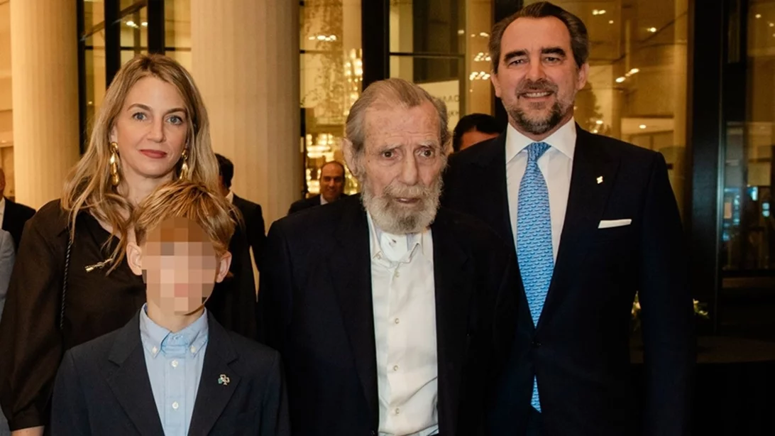 Χρυσή Βαρδινογιάννη | Με τα δύο της παιδιά, τον πατέρα της και τον Νικόλαο Ντε Γκρες σε μία ξεχωριστή βραδιά για την οικογένειά της