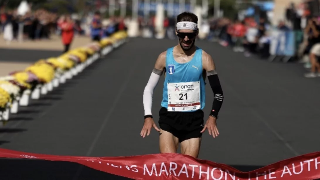 42ος Αυθεντικός Μαραθώνιος | Πρώτοι στο Καλλιμάρμαρο ο Παναγιώτης Καραΐσκος και η Ματίνα Νούλα