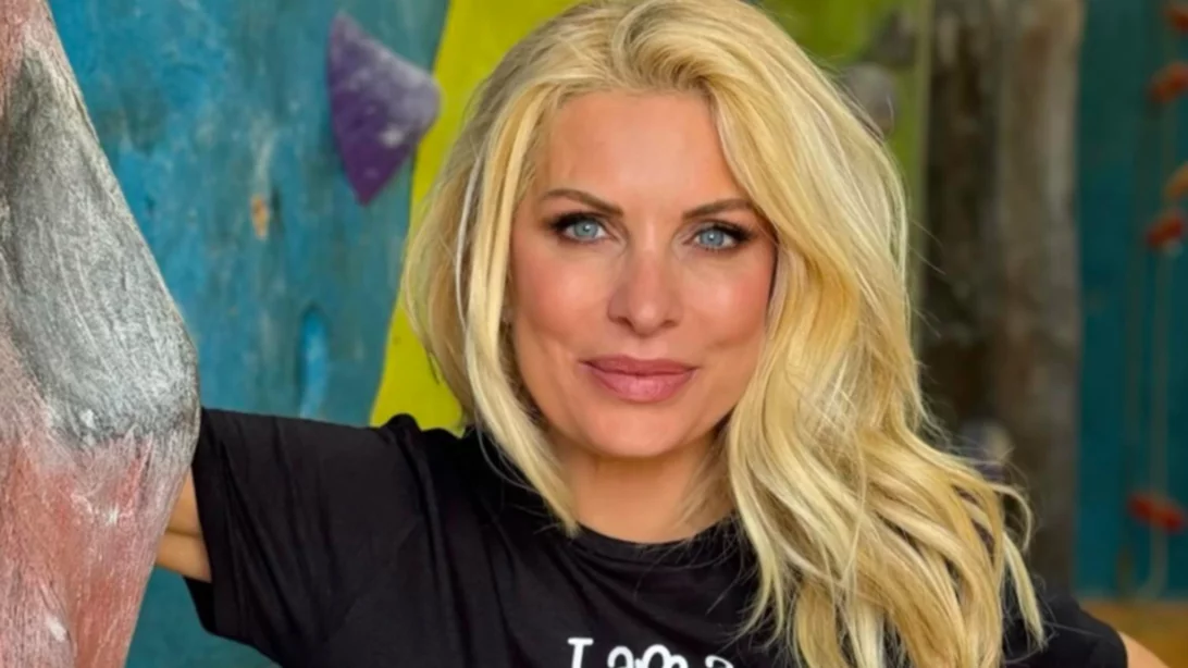 Σε ρόλο φωτογράφου η Μαρίνα Παντζοπούλου | Απαθανατίζει την Ελένη Μενεγάκη στο πλοίο