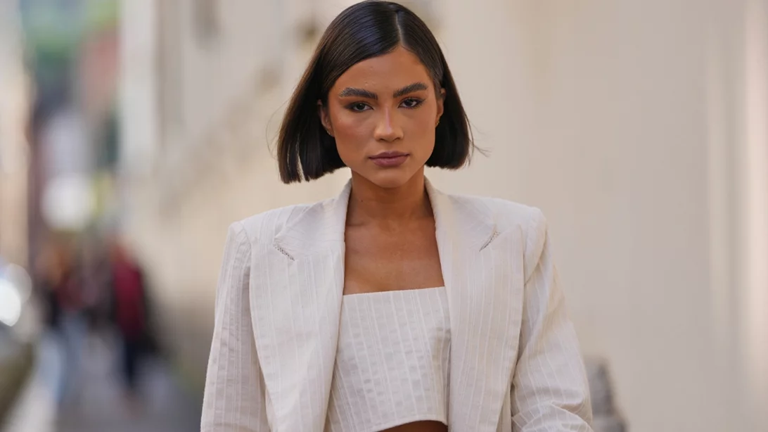 Έχεις bob; Βρήκα το classy χτένισμα για τις γιορτές που έρχονται που αναβαθμίζει κάθε look