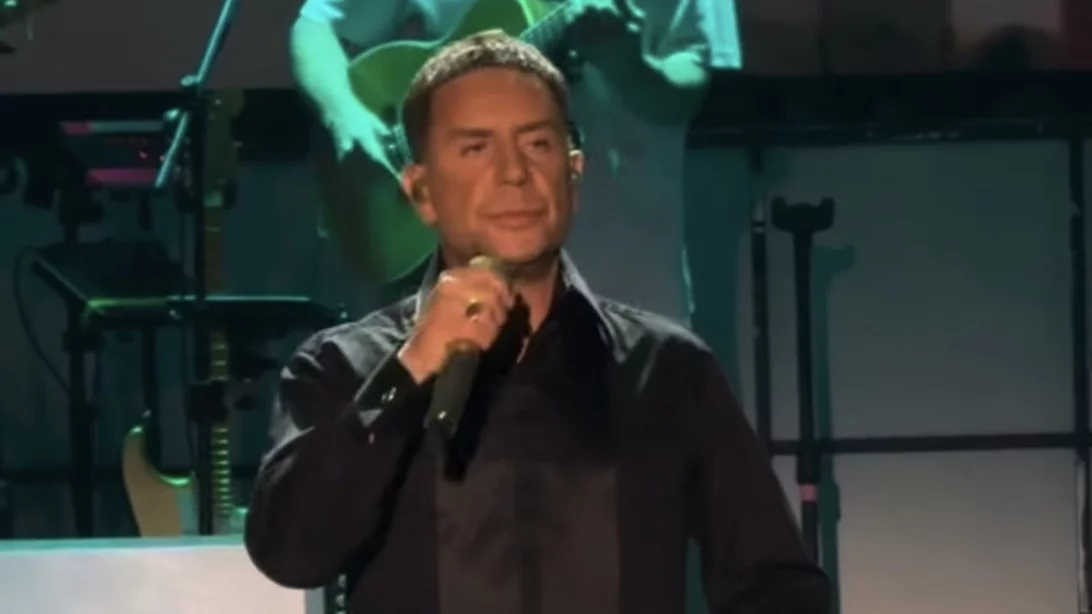 Ο Γιώργος Μαζωνάκης επέστρεψε στη σκηνή! Η αποθέωση στην "Ταράτσα του Φοίβου"