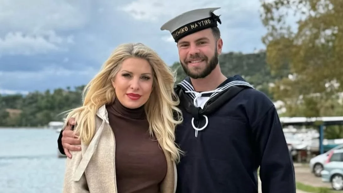 Έξοδος από το Ναυτικό για τον Άγγελο Λάτσιο | Η cozy χριστουγεννιάτικη βραδιά στο σαλόνι του