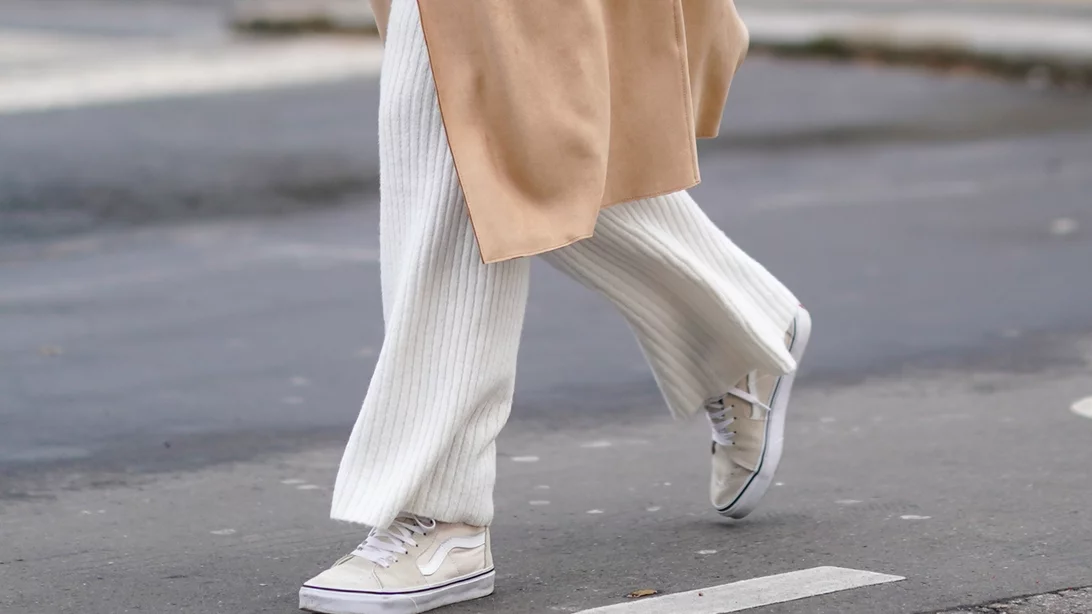 Tα Vans με πέρλες που θέλουμε να φοράμε όλη μέρα στις γιορτές