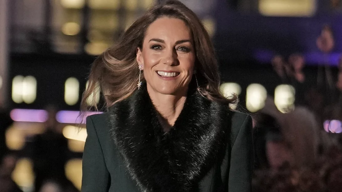 Η Kate Middleton εμφανίστηκε με το απόλυτο festive look στο Together At Christmas
