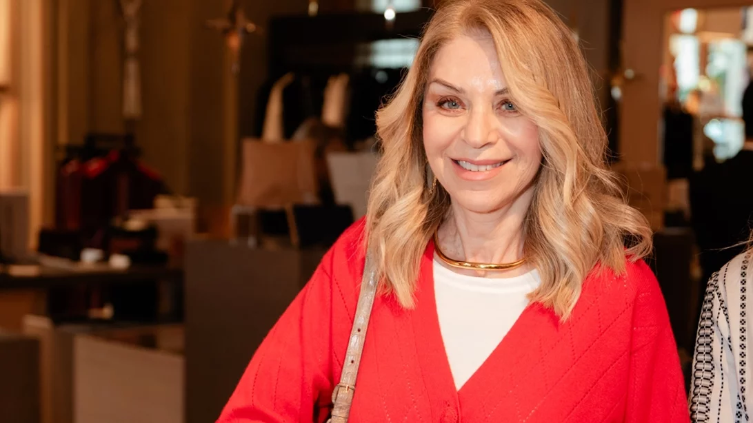 Έλλη Στάη | Με casual chic εμφάνιση σε γιορτινό event στο κέντρο της Αθήνας