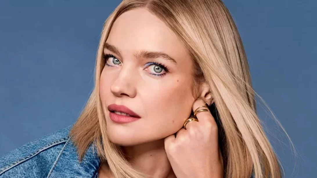 Denim & Flowers | Το πιο εμβληματικό ύφασμα ντύνει την "ανθισμένη" συλλογή μακιγιάζ της άνοιξης