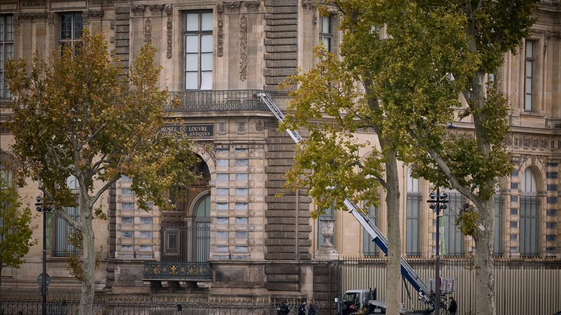 Τα 7 λεπτά που εξέθεσαν το Λούβρο