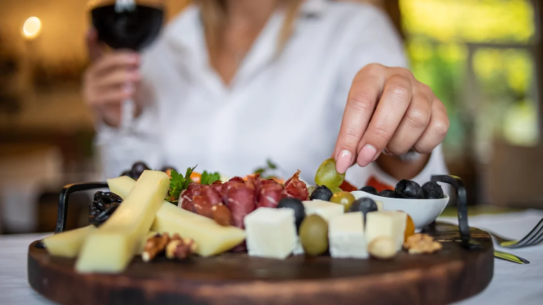 Taste Atlas: Το ελληνικό τυρί που αναδείχθηκε ως το κορυφαίο του κόσμου