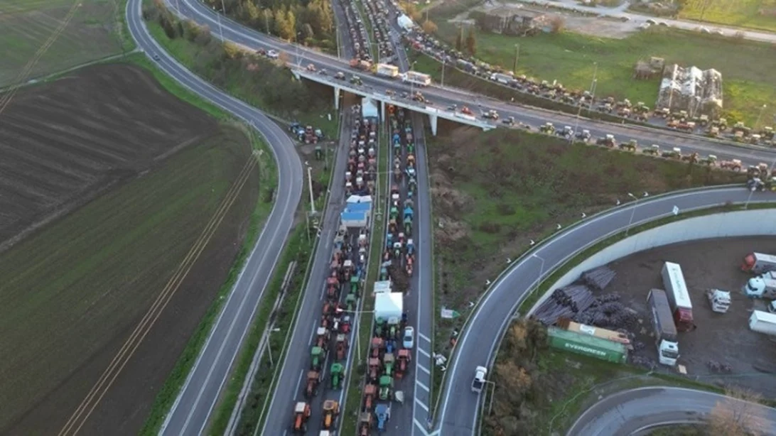 Σε ποια σημεία παραμένουν τα μπλόκα - Συνάντηση Κ. Χατζηδάκη και Κ. Τσιάρα με αγρότες της Κρήτης