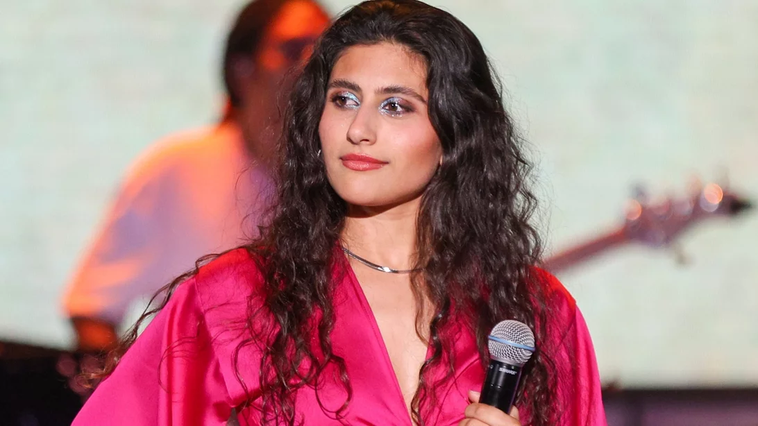 Η Μαρίνα Σπανού με oversized κοστούμι | Η μοντέρνα πινελιά στο look της