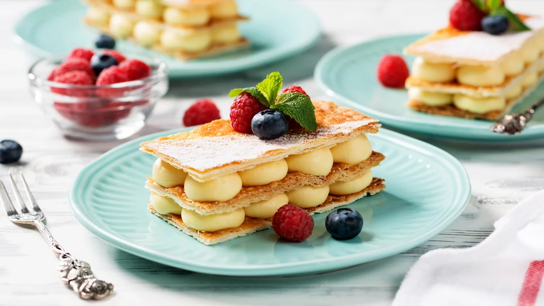 Το πιο δροσερό γλυκό του καλοκαιριού | Εύκολο σπιτικό μιλφέιγ με λίγα υλικά