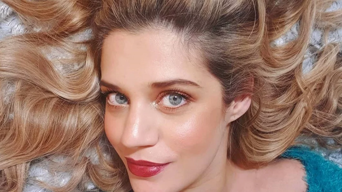 Τζένη Θεωνά | Χαλαρή βόλτα με τον μεγάλο της γιο και τον Αντίνοο Αλμπάνη λίγες μέρες μετά τον ερχομό του δεύτερου παιδιού της