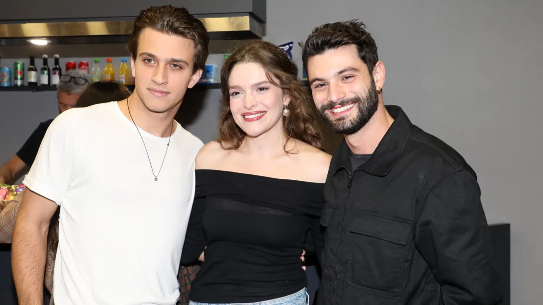 Reunion για τη "Μεταξία" και τον "Τζαννή" από τη "Μάγισσα" | Η κοινή εμφάνιση στην πρεμιέρα συμπρωταγωνιστή τους