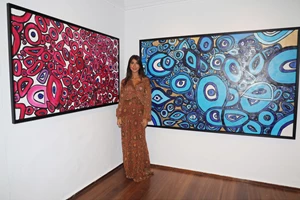 Throwback stories | Όταν η Νατάσα Θεοδωρίδου είχε εμφανιστεί με κοντά καστανά μαλλιά σε βραδινή έξοδο - εικόνα 2