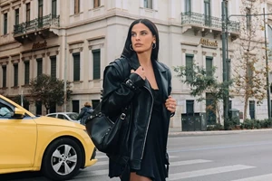 Χριστίνα Μπόμπα | Το girly office look που μας έδωσε έμπνευση για τη δική μας "στολή" γραφείου