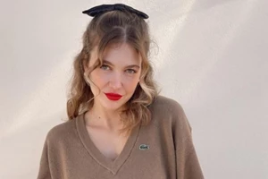 Η Κλέλια Ανδριολάτου μας συστήνει την αδερφή της | Με ασορτί ριγέ πυτζάμες