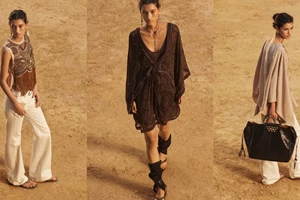 Το αέρινο floral φόρεμα που θα ορίσει τα boho looks της άνοιξης