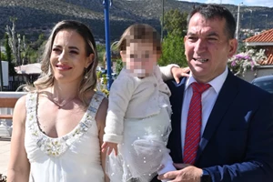 Πύρρος Δήμας | Ο γιος του, Βίκτωρ παντρεύτηκε στο Λιτόχωρο Πιερίας - Με κόκκινο φόρεμα η Αφροδίτη Σκαφίδα - εικόνα 2