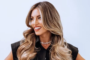 Αθηνά Οικονομάκου & Μπρούνο Τσερέλα | Μαζί στο αγαπημένο τους ελληνικό νησί - εικόνα 5