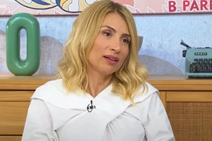 "Με μακριά καστανά μαλλιά και πλεξουδάκια" | Η φωτογραφία της Μαρίας Ηλιάκη από την παιδική της ηλικία