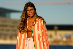 Αυτό είναι το κομψό αξεσουάρ που πρέπει να έχεις σίγουρα μαζί σου στις διακοπές