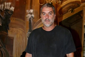 Βασίλης Μπισμπίκης | Στο Σύνταγμα στο πλευρό του απεργού πείνας Πάνου Ρούτσι - "Ήθελε να δει εμένα και τη Δέσποινα Βανδή" - εικόνα 2