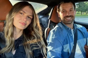 Αμαλία Κωστοπούλου | Το πρώτο της φωτογραφικό άλμπουμ μετά τον γάμο με τον Jake Medwell – Η φωτογραφία με τις βέρες - εικόνα 2