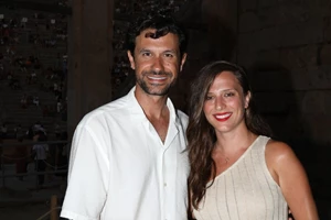 "Τα Φαντάσματα" | Ο Ορφέας Αυγουστίδης μάς βάζει στα backstage των γυρισμάτων