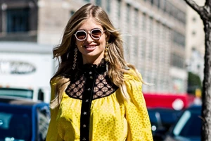 Η Σταματίνα Τσιμτσιλή και η Τόνια Σωτηροπούλου φόρεσαν το ίδιο top | Είναι ιδανικό για τις βραδινές εξόδους του καλοκαιριού - εικόνα 2