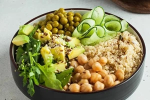 Τι να μαγειρέψω σήμερα; Η πιο light και γευστική σαλάτα του καλοκαιριού που θα θες να τρως καθε μέρα