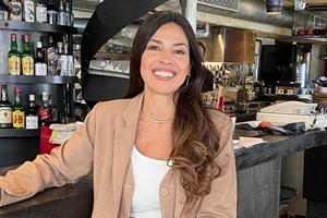 Η Ναταλία Δραγούμη μάς δείχνει τα πρωτότυπα αξεσουάρ που έβαλε κάτω από το δέντρο της