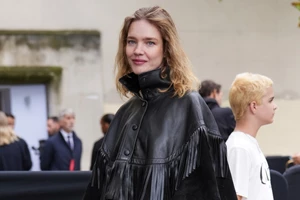 Οι δημιουργικοί τρόποι για να κάνεις styling σε ένα ζευγάρι μπορντό μπότες