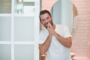 Ο Αντίνοος Αλμπάνης αντέδρασε σε άκομψο σχόλιο follower: "Δεν είμαι καρκινοπαθής"