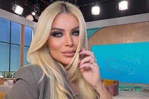 Κατερίνα Καινούργιου | Για προσκύνημα στον Άγιο Νεκτάριο Αιγίνης - εικόνα 2