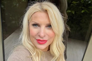 Ελένη Μενεγάκη | Το σπάνιο κλικ με τη Μαρίνα και τον Μάκη να παίζουν στη θάλασσα