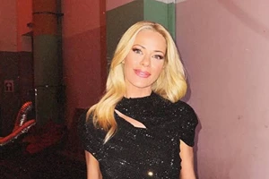 Naked nails | Η Ελένη Μενεγάκη μόλις υιοθέτησε την πιο κομψή τάση στα νύχια