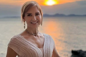 Τέλος τα μακριά μαλλιά για τη Δανάη Μπάρκα | Η μεγάλη αλλαγή στο χρώμα και το μήκος